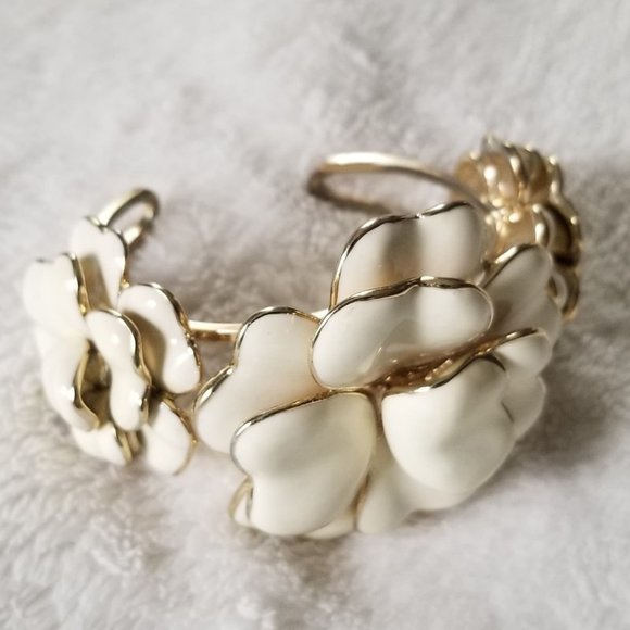 Floral Pansy Cuff Bracelet - Picture 6 of 8